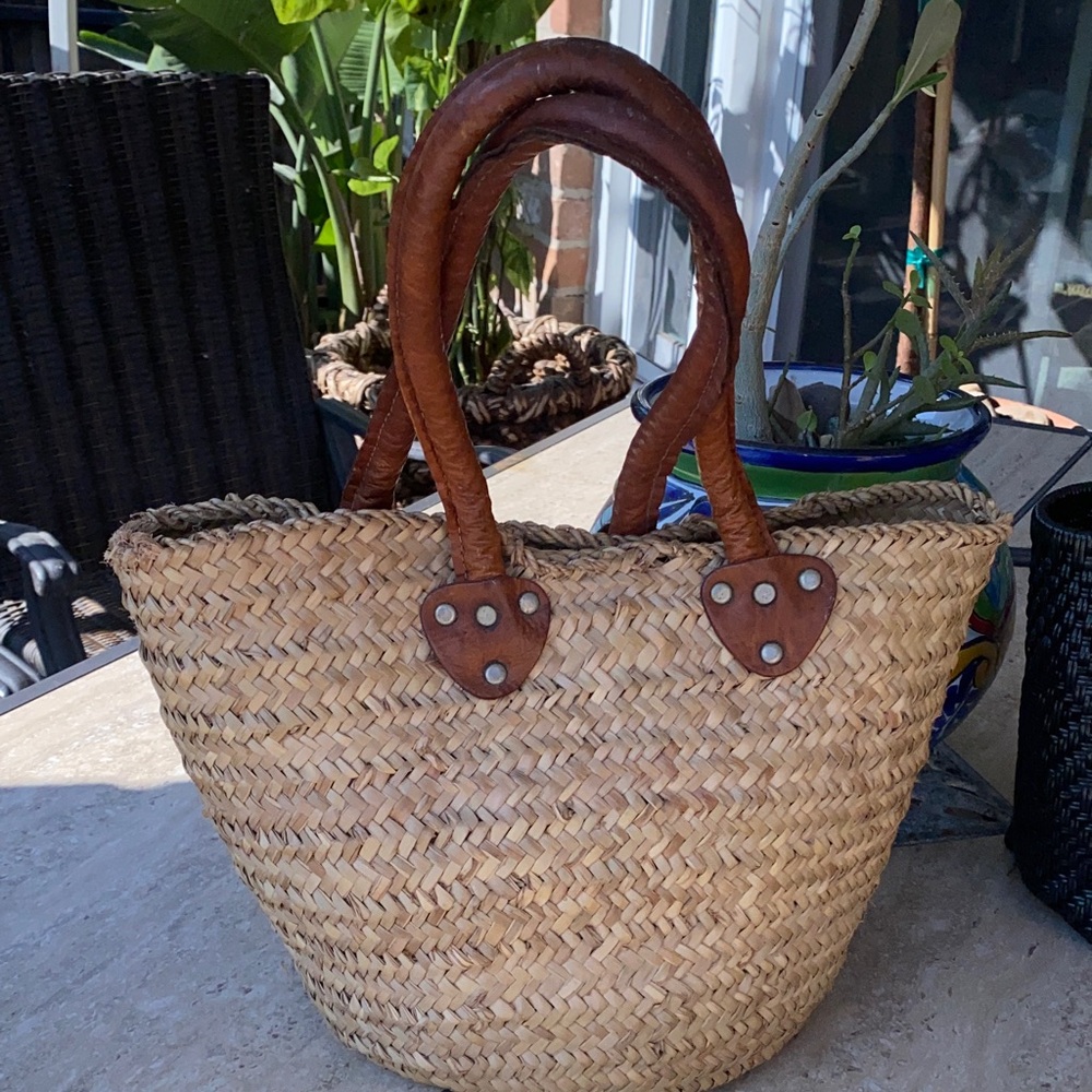 Stylish Tan Woven Tote Bag - Picture 3 of 6